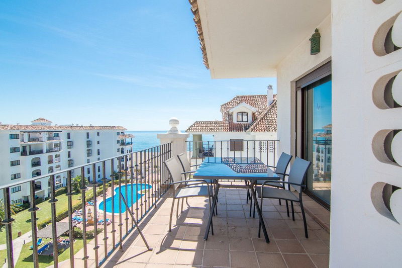 Middle Floor Apartment in Manilva, Costa del Sol – 2 beds – 359000 €