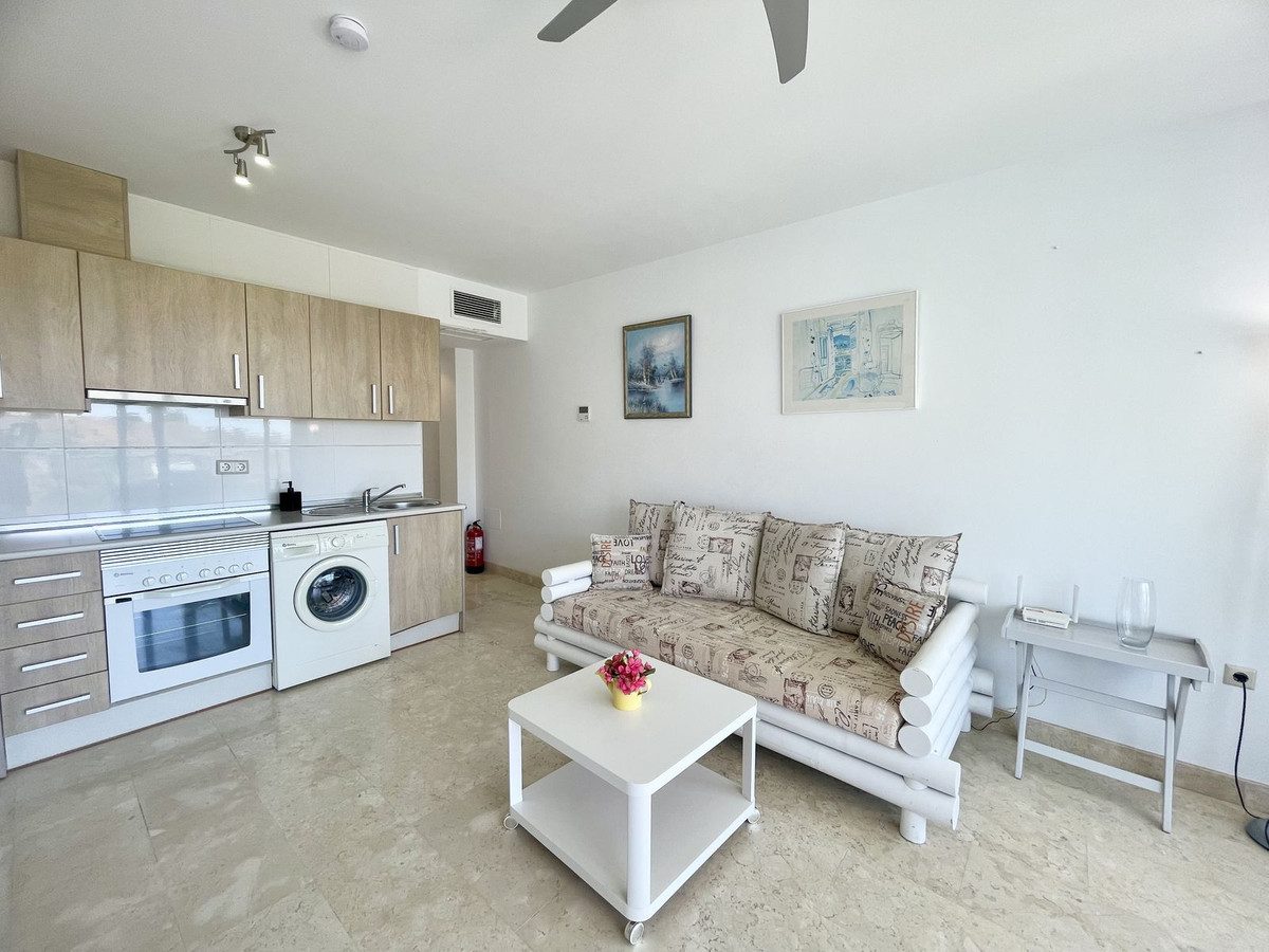 Middle Floor Apartment in Torremolinos, Costa del Sol – 1 beds – 210000 € - photo 8 of 18