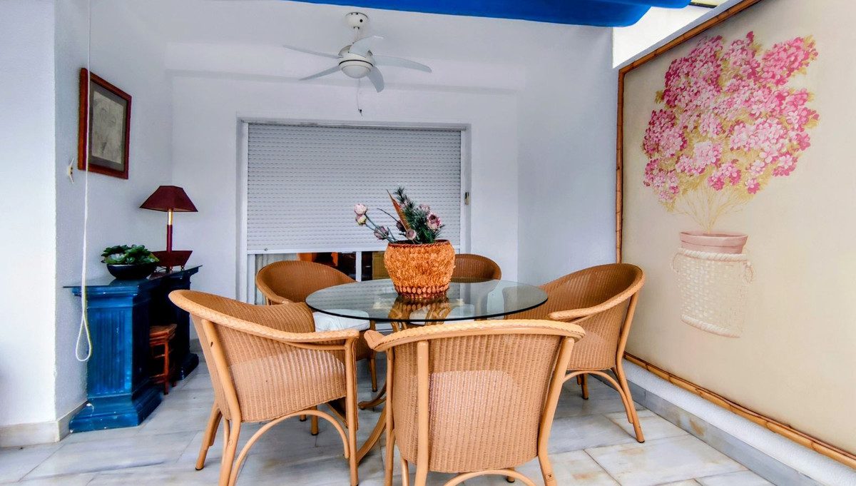 Middle Floor Apartment in Marbella, Costa del Sol – 2 beds – 799000 € - photo 8 of 39