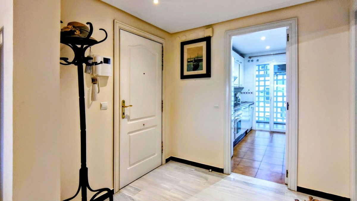 Middle Floor Apartment in Marbella, Costa del Sol – 2 beds – 799000 € - photo 14 of 39