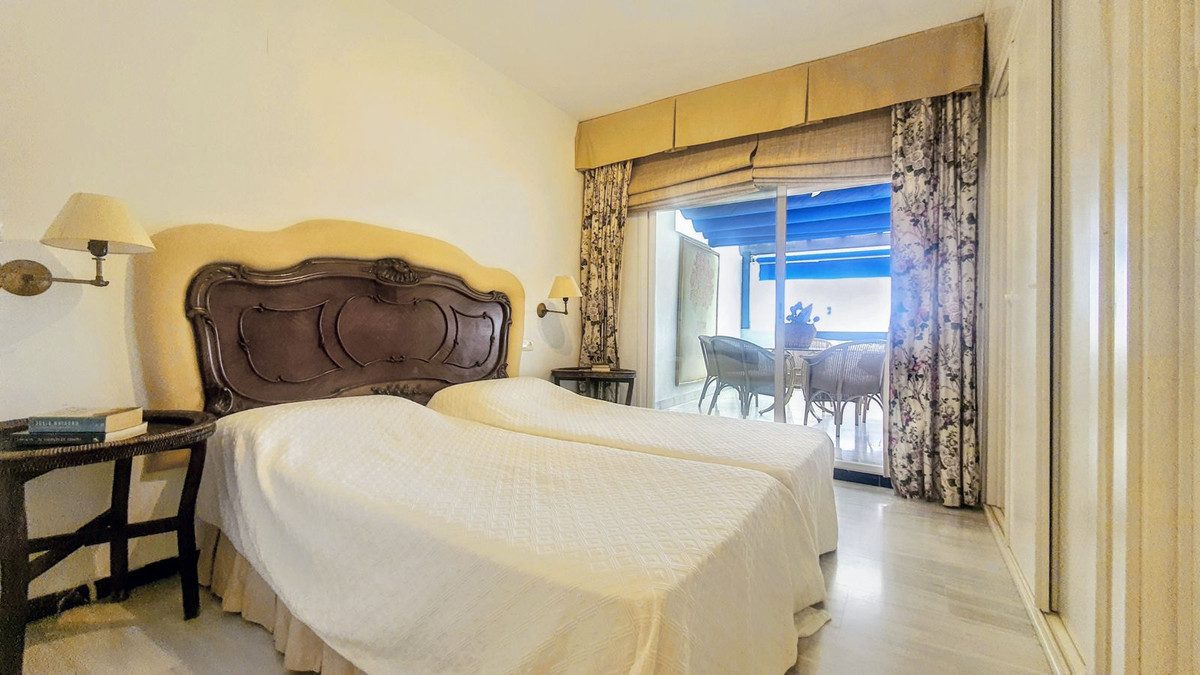 Middle Floor Apartment in Marbella, Costa del Sol – 2 beds – 799000 € - photo 18 of 39
