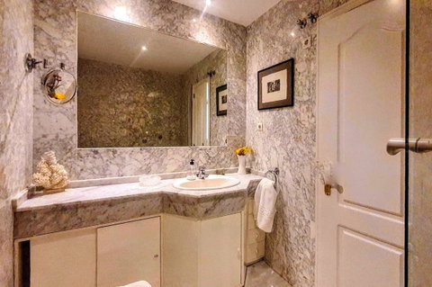 Middle Floor Apartment in Marbella, Costa del Sol – 2 beds – 799000 € - photo 20 of 39