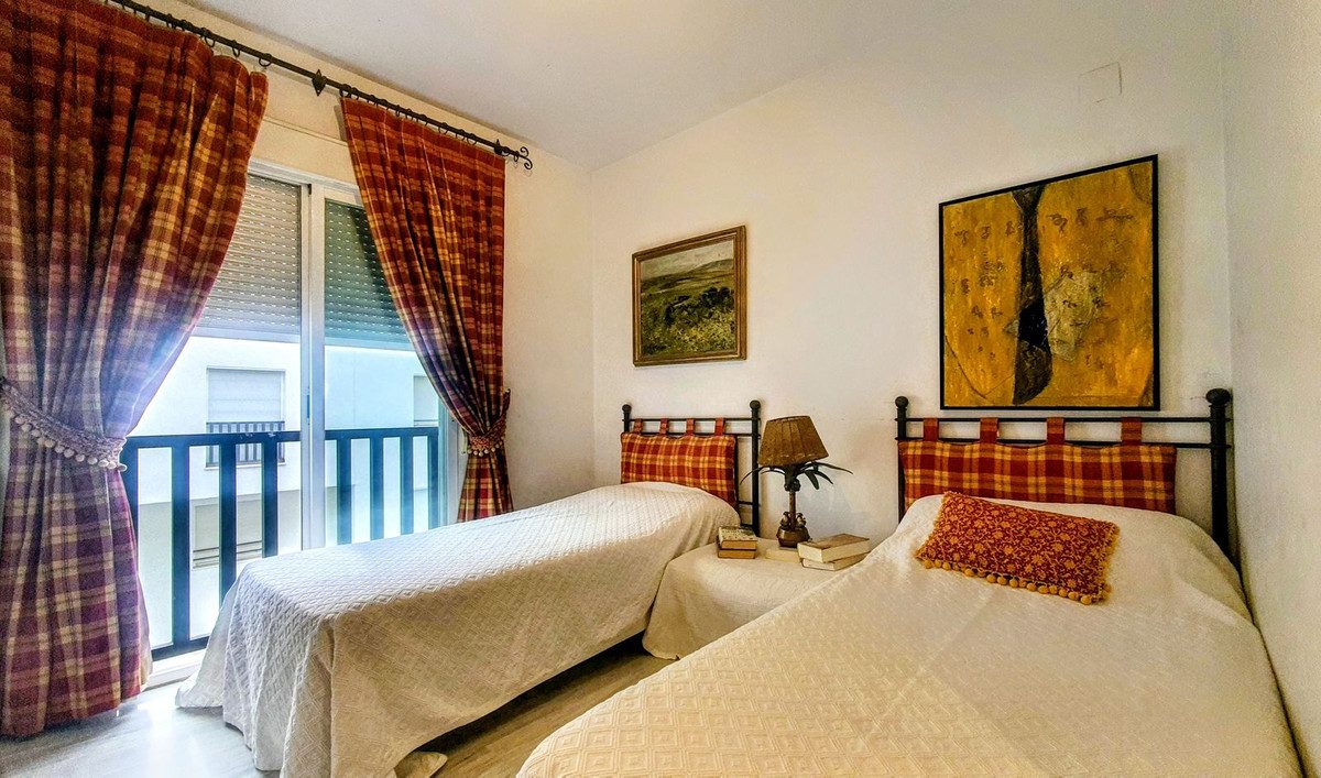Middle Floor Apartment in Marbella, Costa del Sol – 2 beds – 799000 € - photo 23 of 39