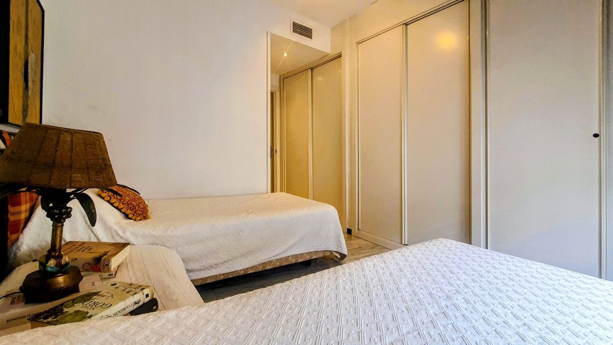 Middle Floor Apartment in Marbella, Costa del Sol – 2 beds – 799000 € - photo 25 of 39