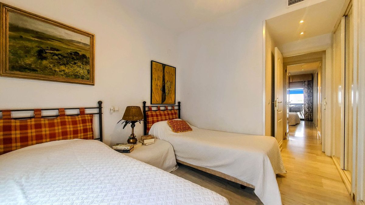 Middle Floor Apartment in Marbella, Costa del Sol – 2 beds – 799000 € - photo 26 of 39