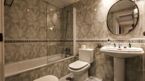 Middle Floor Apartment in Marbella, Costa del Sol – 2 beds – 799000 € - photo 27 of 39