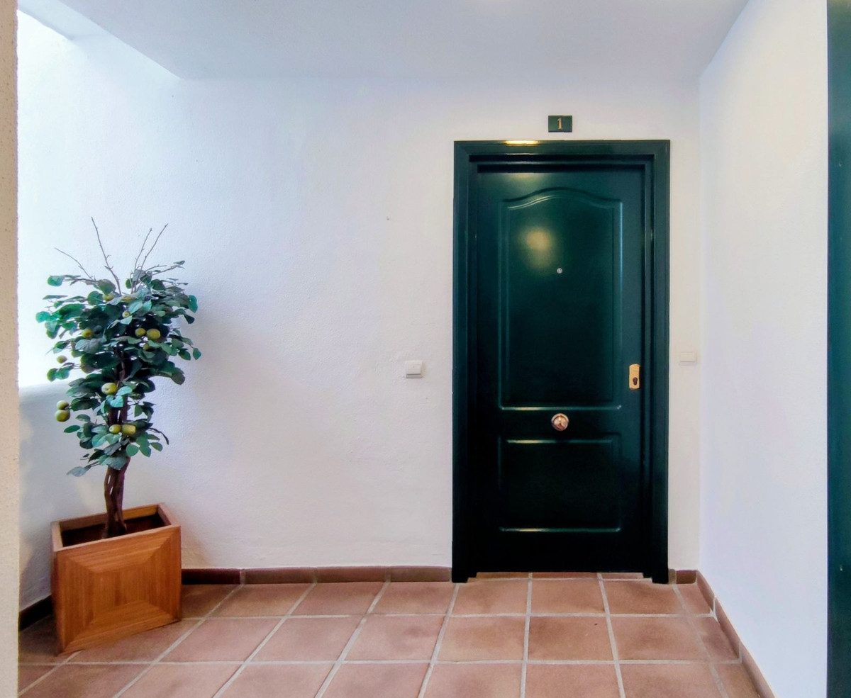 Middle Floor Apartment in Marbella, Costa del Sol – 2 beds – 799000 € - photo 29 of 39