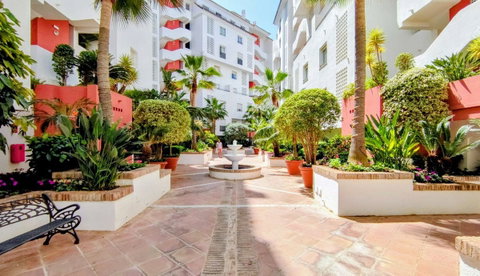 Middle Floor Apartment in Marbella, Costa del Sol – 2 beds – 799000 € - photo 30 of 39