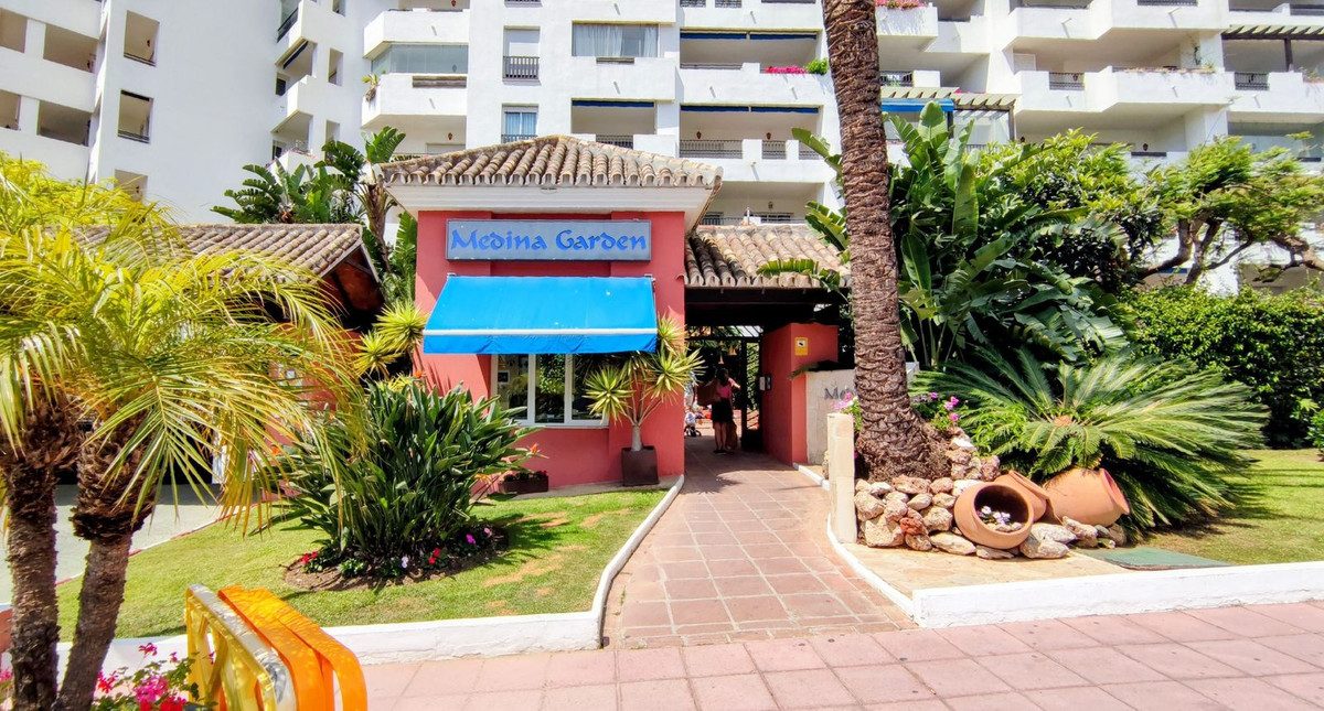 Middle Floor Apartment in Marbella, Costa del Sol – 2 beds – 799000 € - photo 35 of 39