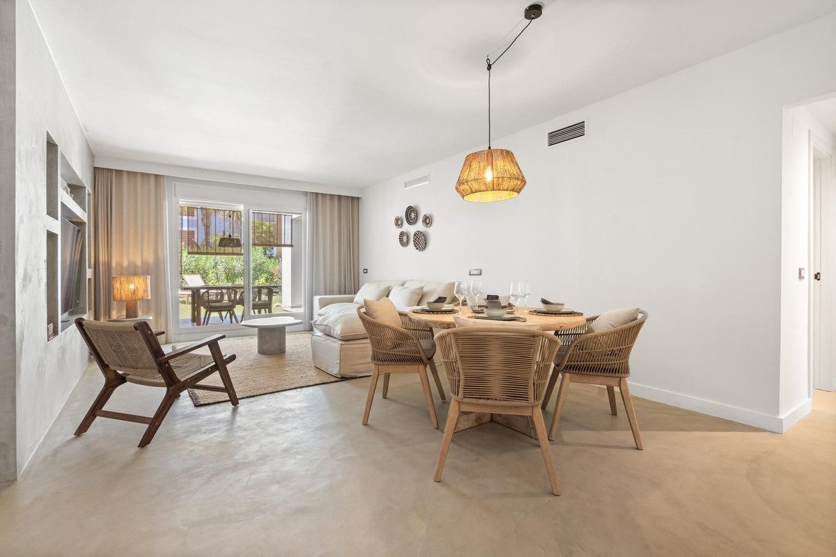 Ground Floor Apartment in Estepona, Costa del Sol – 2 beds – 450000 € - photo 2 of 10