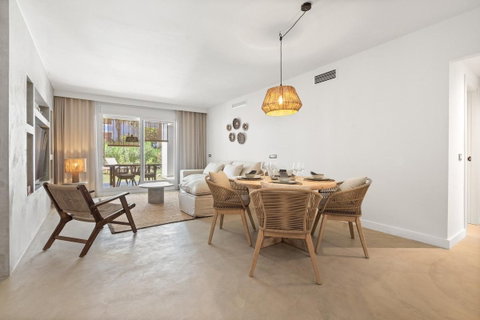 Ground Floor Apartment in Estepona, Costa del Sol – 2 beds – 450000 € - photo 2 of 10