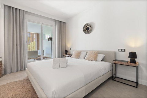 Ground Floor Apartment in Estepona, Costa del Sol – 2 beds – 450000 € - photo 6 of 10