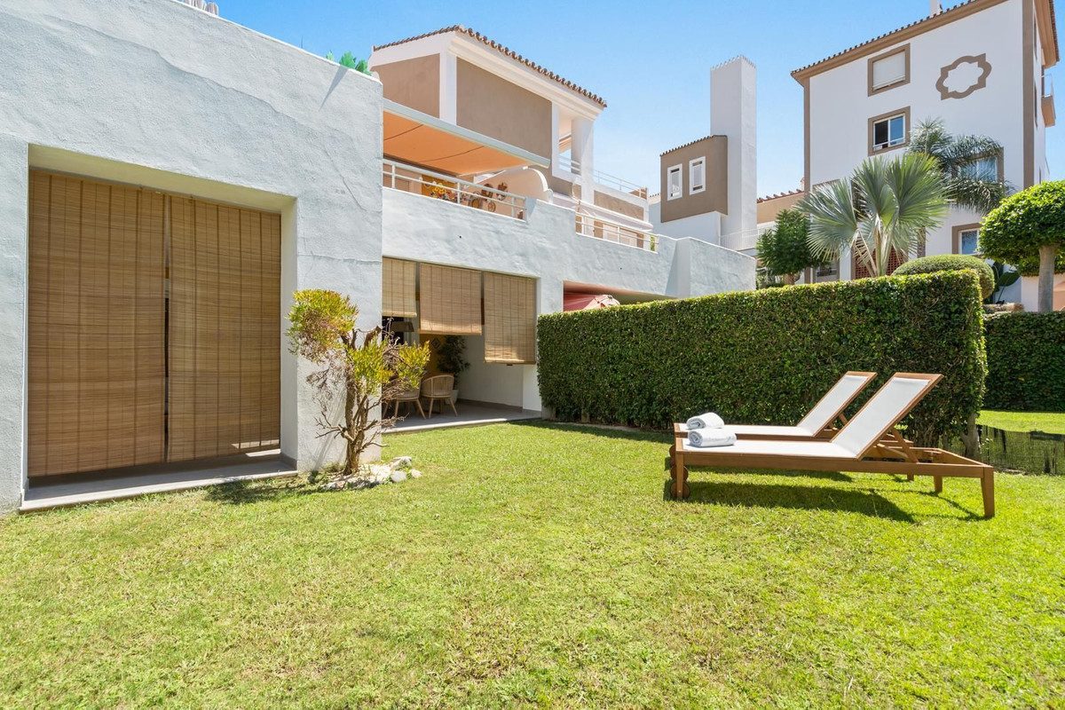 Ground Floor Apartment in Estepona, Costa del Sol – 2 beds – 450000 € - photo 10 of 10