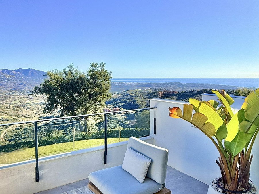 Townhouse in Marbella, Costa del Sol – 3 beds – 850000 € - photo 1 of 37