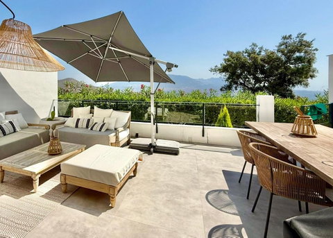 Townhouse in Marbella, Costa del Sol – 3 beds – 850000 € - photo 2 of 37