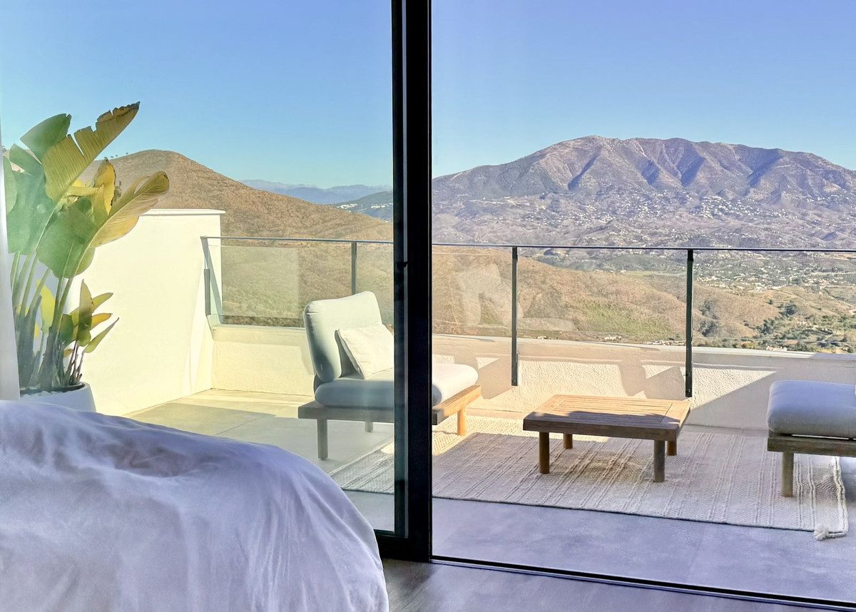 Townhouse in Marbella, Costa del Sol – 3 beds – 850000 € - photo 32 of 37