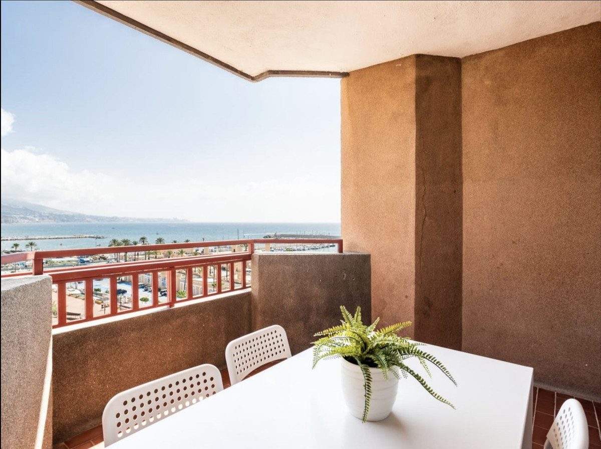 Middle Floor Studio in Fuengirola, Costa del Sol – 0 beds – 249000 € - photo 2 of 16