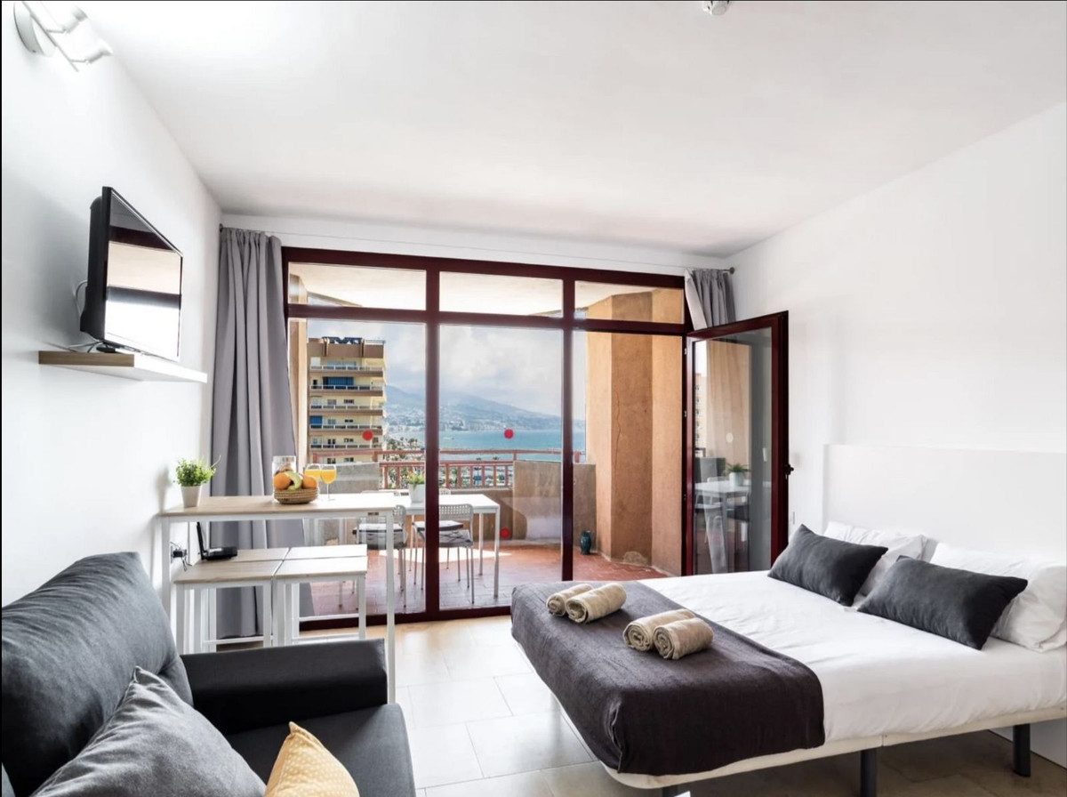 Middle Floor Studio in Fuengirola, Costa del Sol – 0 beds – 249000 € - photo 6 of 16