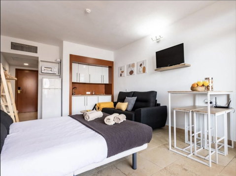 Middle Floor Studio in Fuengirola, Costa del Sol – 0 beds – 249000 € - photo 7 of 16