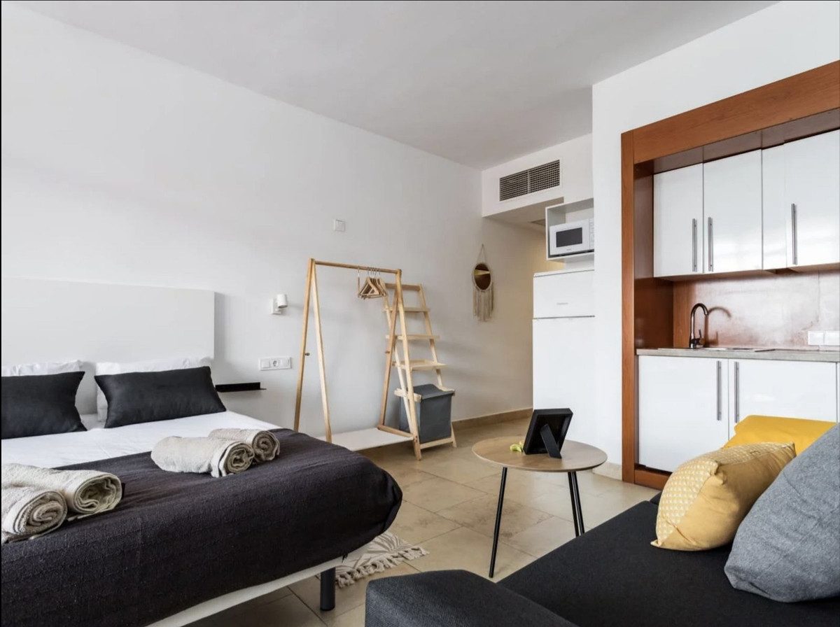Middle Floor Studio in Fuengirola, Costa del Sol – 0 beds – 249000 € - photo 9 of 16