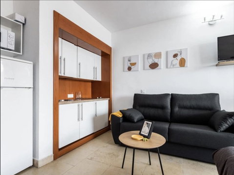 Middle Floor Studio in Fuengirola, Costa del Sol – 0 beds – 249000 € - photo 10 of 16