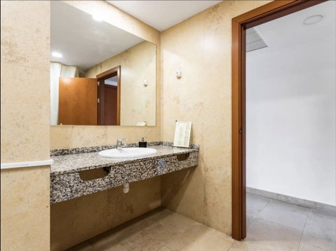 Middle Floor Studio in Fuengirola, Costa del Sol – 0 beds – 249000 € - photo 11 of 16