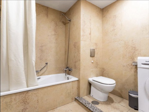 Middle Floor Studio in Fuengirola, Costa del Sol – 0 beds – 249000 € - photo 12 of 16