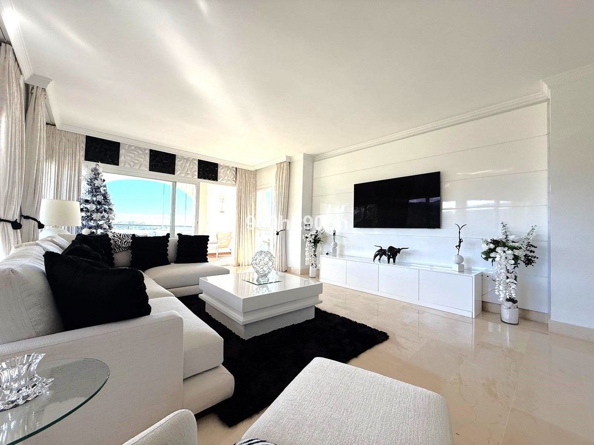 Penthouse in Torremolinos, Costa del Sol – 2 beds – 695000 € - photo 9 of 38