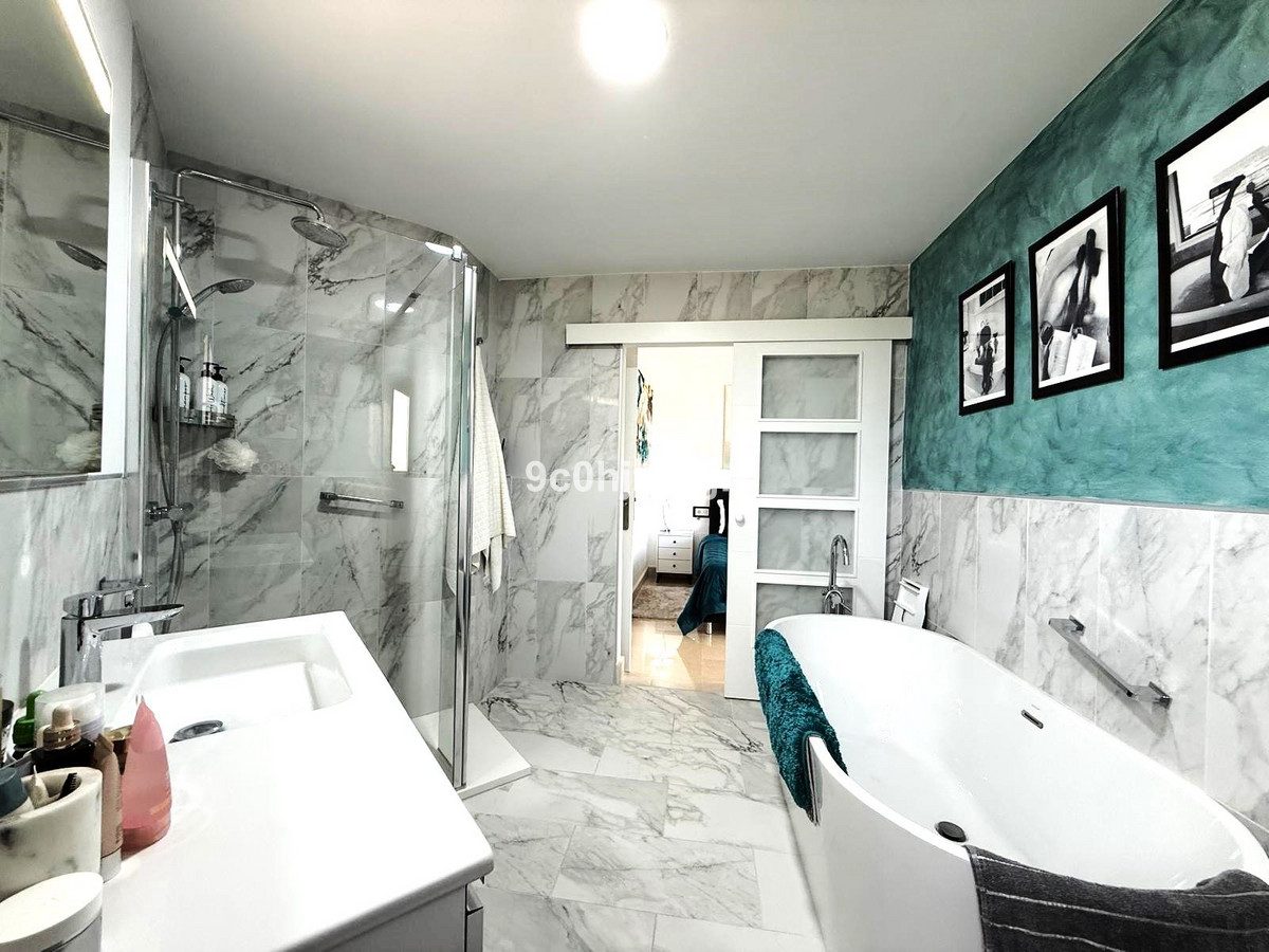 Penthouse in Torremolinos, Costa del Sol – 2 beds – 695000 € - photo 24 of 38