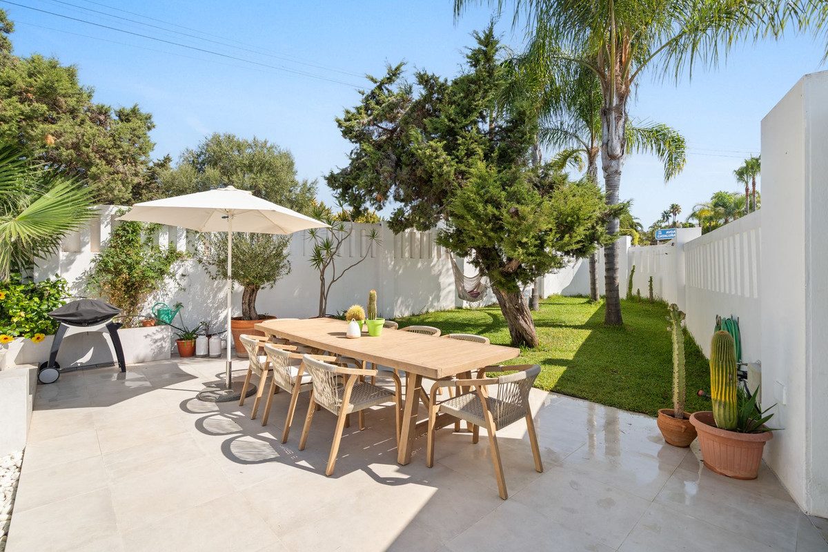 Detached Villa in Marbella, Costa del Sol – 3 beds – 1595000 € - photo 6 of 31