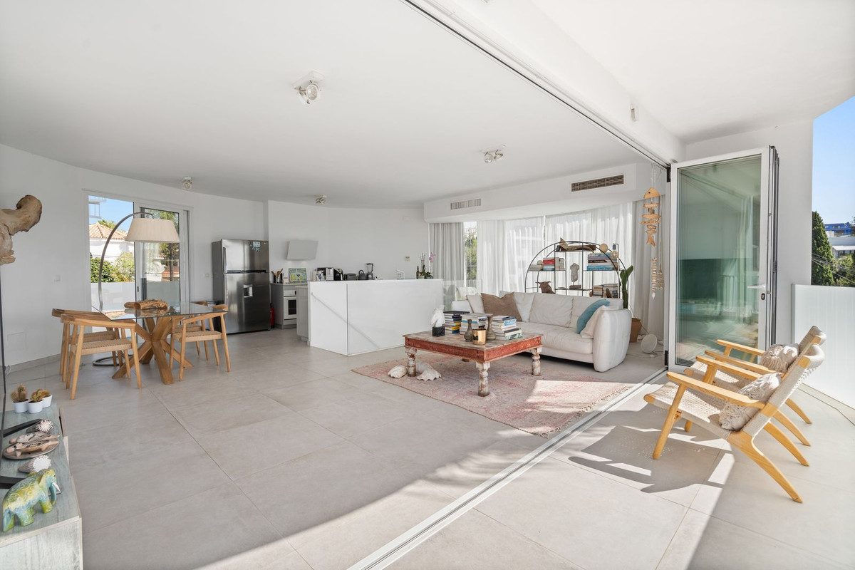Detached Villa in Marbella, Costa del Sol – 3 beds – 1595000 € - photo 13 of 31