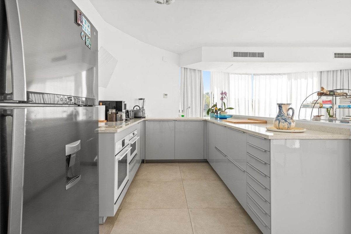 Detached Villa in Marbella, Costa del Sol – 3 beds – 1595000 € - photo 18 of 31