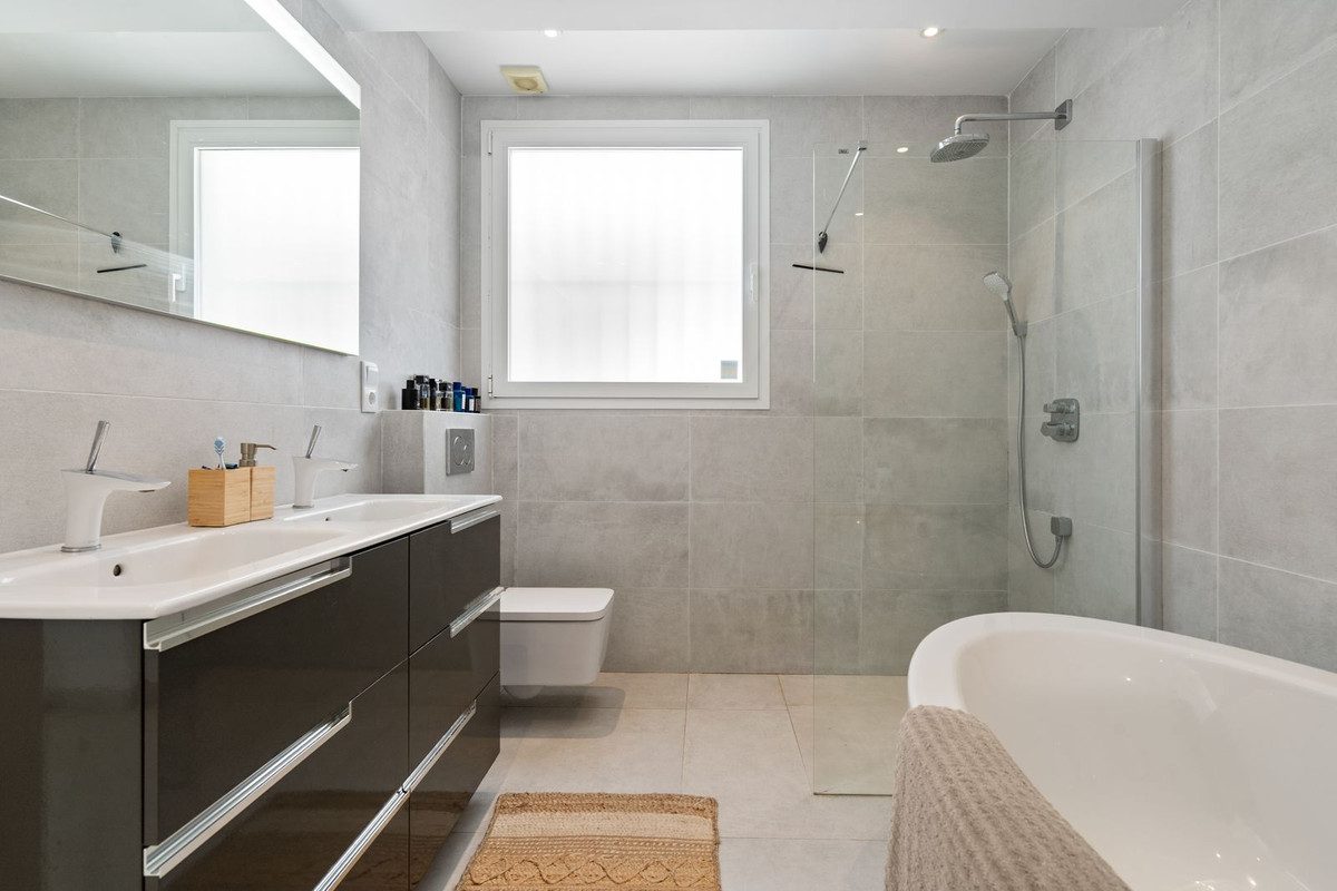 Detached Villa in Marbella, Costa del Sol – 3 beds – 1595000 € - photo 22 of 31