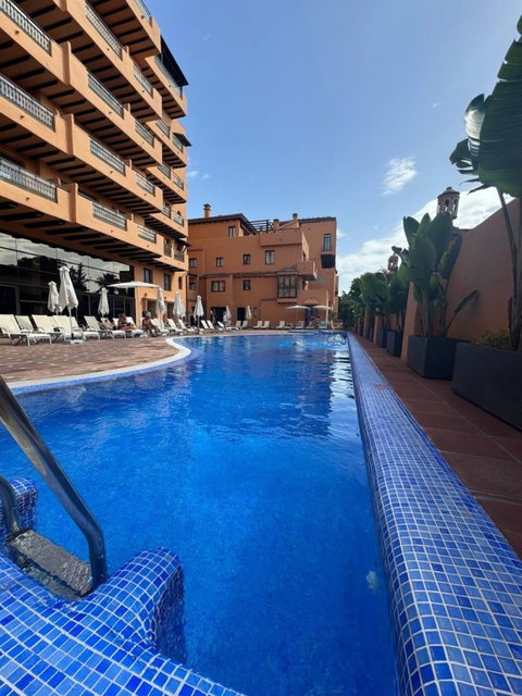 Middle Floor Apartment in Estepona, Cancelada – 2 beds – 295000 € - photo 88 of 90