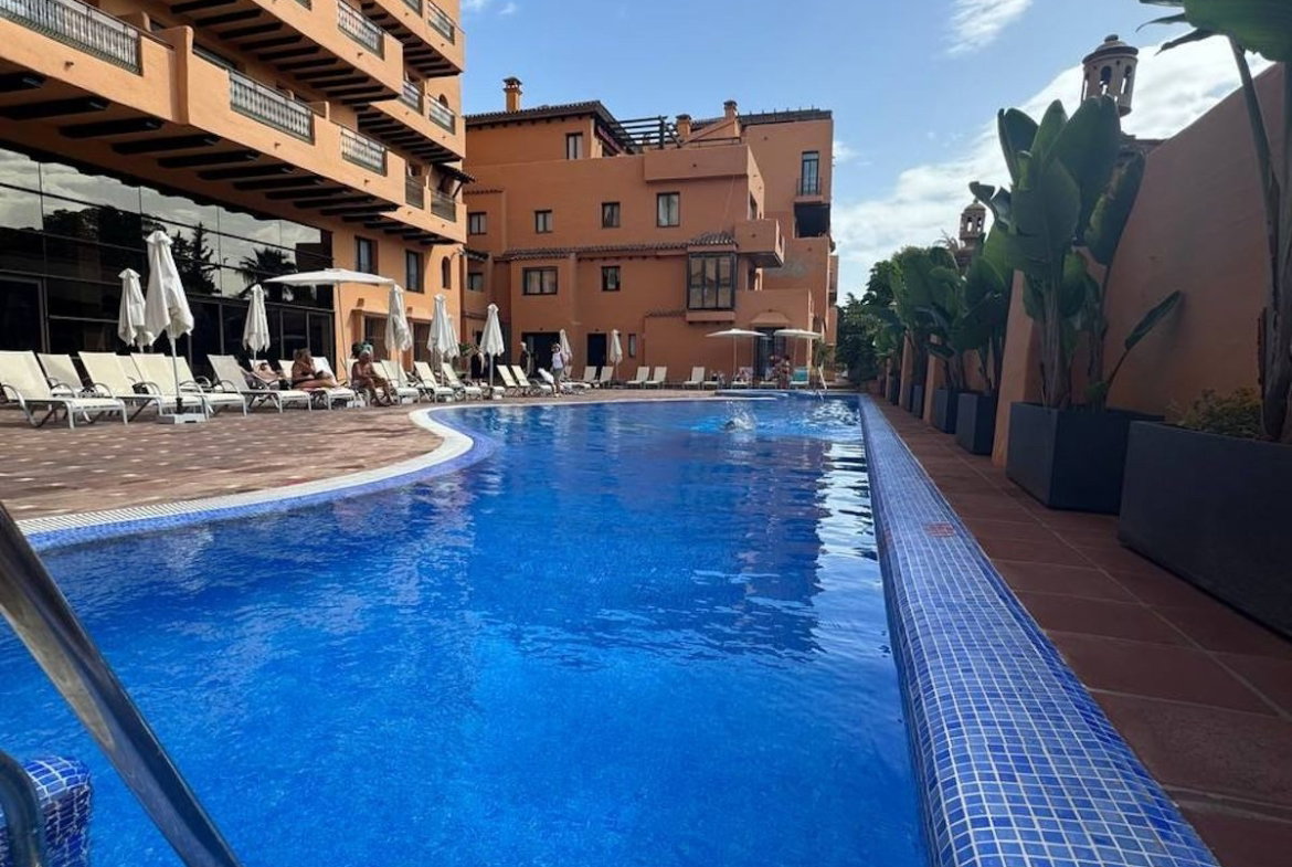 Middle Floor Apartment in Estepona, Cancelada – 2 beds – 295000 € - photo 71 of 90