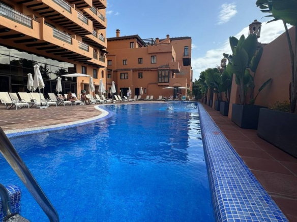 Middle Floor Apartment in Estepona, Cancelada – 2 beds – 295000 € - photo 83 of 90
