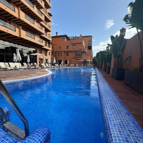 Middle Floor Apartment in Estepona, Cancelada – 2 beds – 295000 € - photo 26 of 90