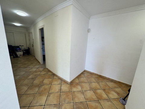 Middle Floor Apartment in Estepona, Cancelada – 2 beds – 295000 € - photo 48 of 90