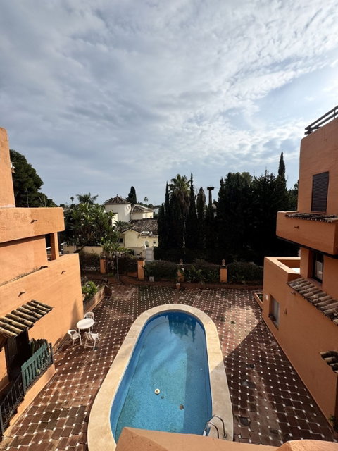 Middle Floor Apartment in Estepona, Cancelada – 2 beds – 295000 € - photo 64 of 90