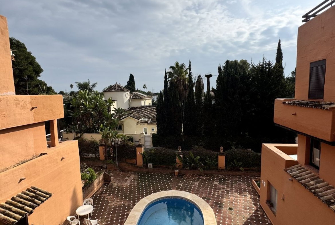 Middle Floor Apartment in Estepona, Cancelada – 2 beds – 295000 € - photo 58 of 90
