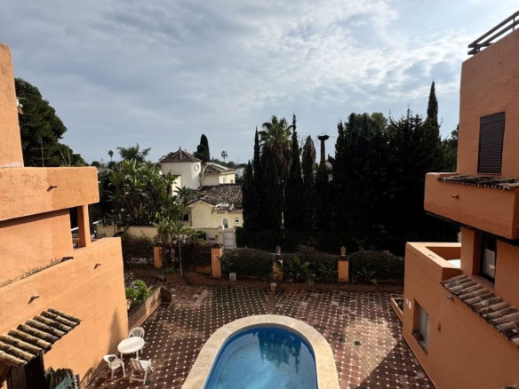 Middle Floor Apartment in Estepona, Cancelada – 2 beds – 295000 € - photo 54 of 90