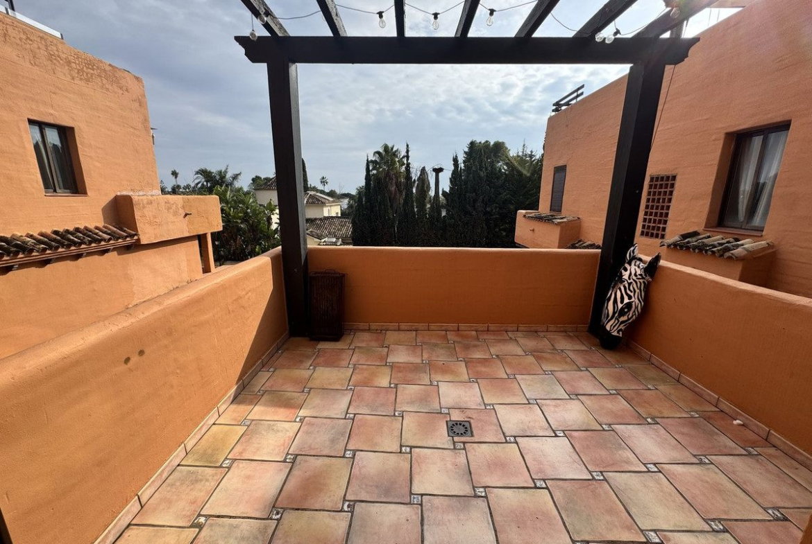Middle Floor Apartment in Estepona, Cancelada – 2 beds – 295000 € - photo 37 of 90