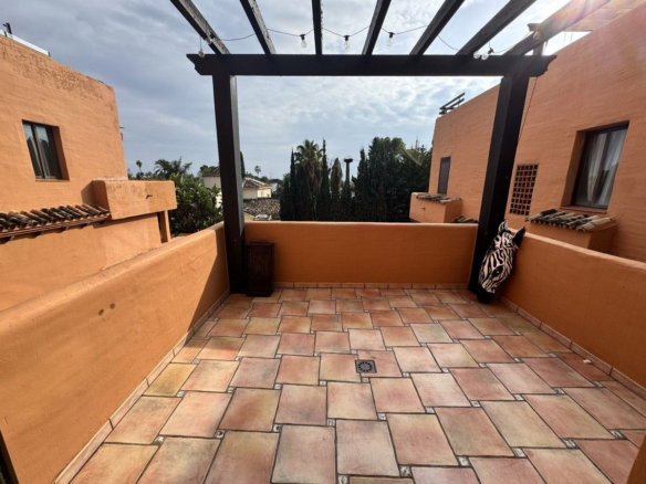 Middle Floor Apartment in Estepona, Cancelada – 2 beds – 295000 € - photo 80 of 90