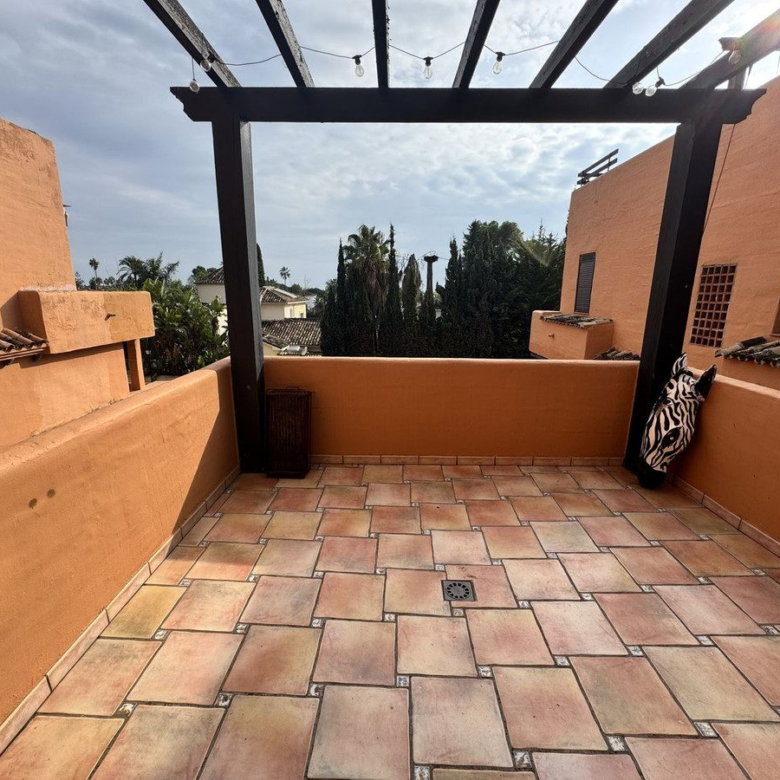 Middle Floor Apartment in Estepona, Cancelada – 2 beds – 295000 € - photo 23 of 90