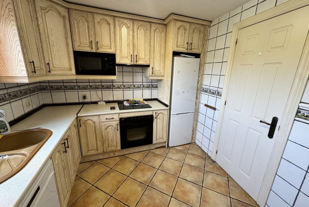 Middle Floor Apartment in Estepona, Cancelada – 2 beds – 295000 € - photo 39 of 90