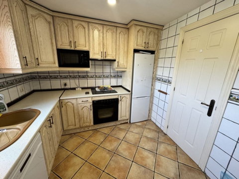 Middle Floor Apartment in Estepona, Cancelada – 2 beds – 295000 € - photo 33 of 90
