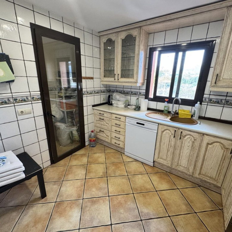 Middle Floor Apartment in Estepona, Cancelada – 2 beds – 295000 € - photo 69 of 90