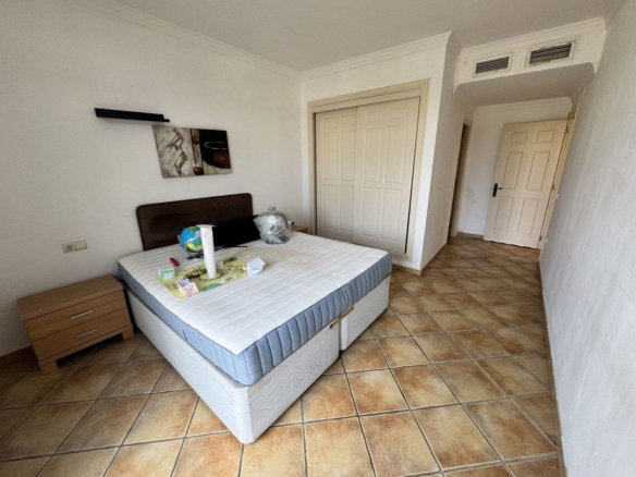 Middle Floor Apartment in Estepona, Cancelada – 2 beds – 295000 € - photo 73 of 90