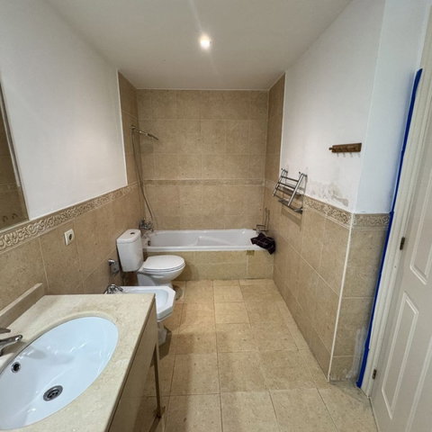 Middle Floor Apartment in Estepona, Cancelada – 2 beds – 295000 € - photo 28 of 90