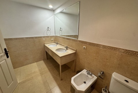 Middle Floor Apartment in Estepona, Cancelada – 2 beds – 295000 € - photo 46 of 90